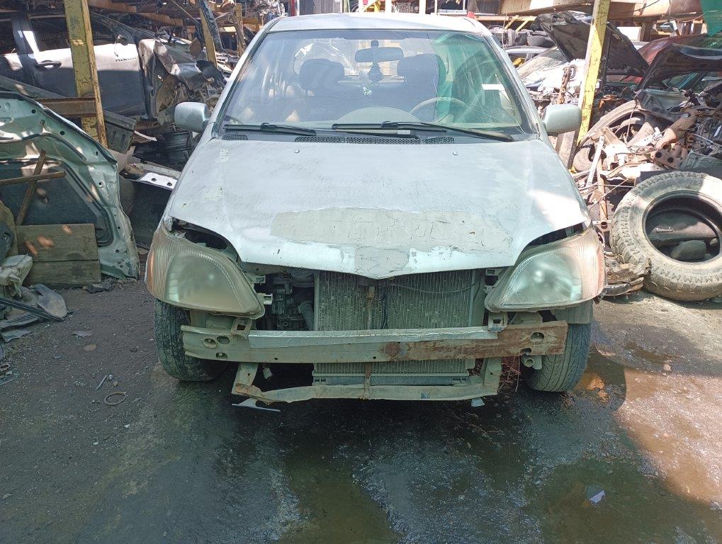 MAZA Toyota YARIS 2000 USADO